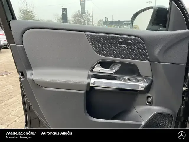 Mercedes-Benz EQB 300