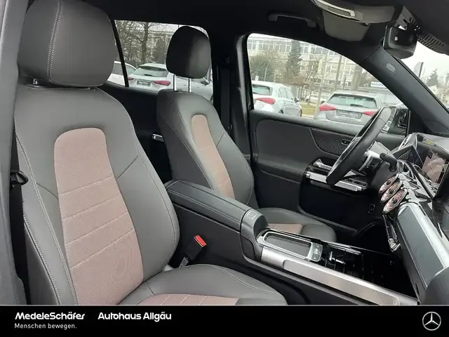 Mercedes-Benz EQB 300