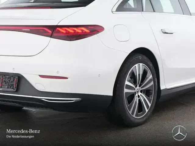 Mercedes-Benz EQE 300