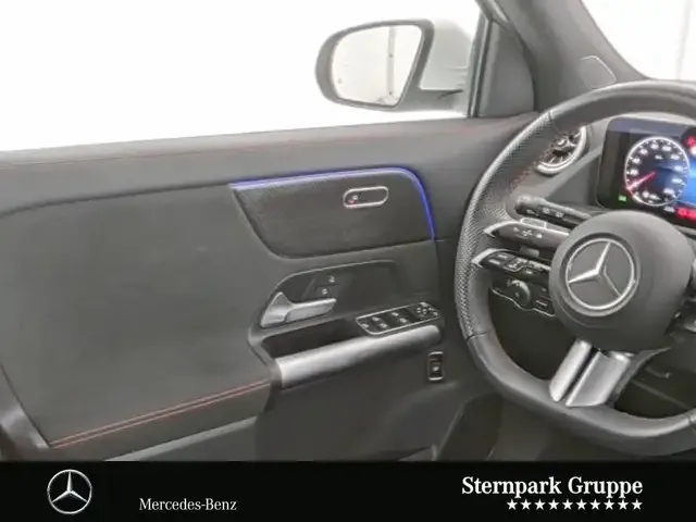 Mercedes-Benz GLA 220