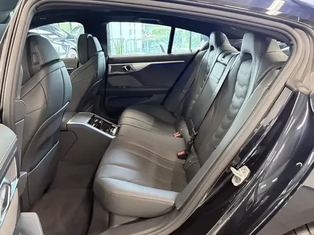 BMW 840