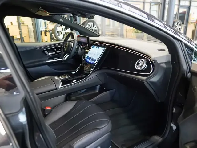 Mercedes-Benz EQE 300