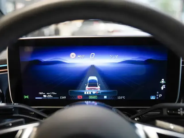 Mercedes-Benz EQE 300