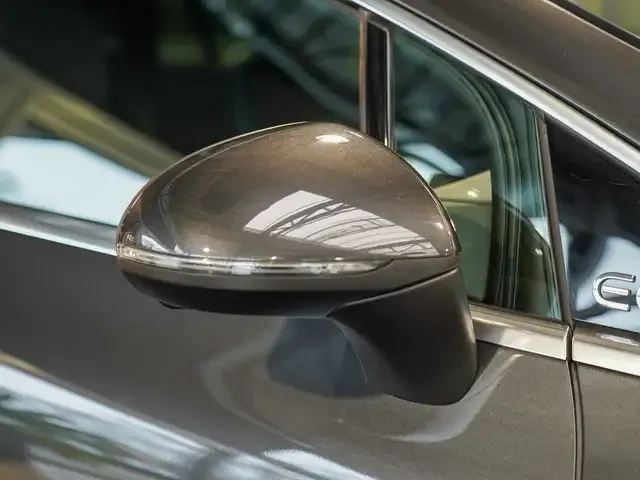 Mercedes-Benz EQE 300