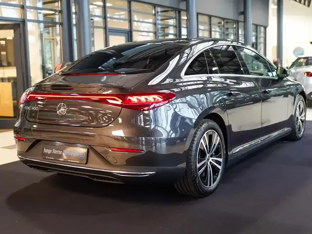 Mercedes-Benz EQE 300