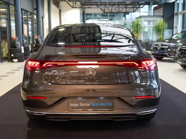 Mercedes-Benz EQE 300