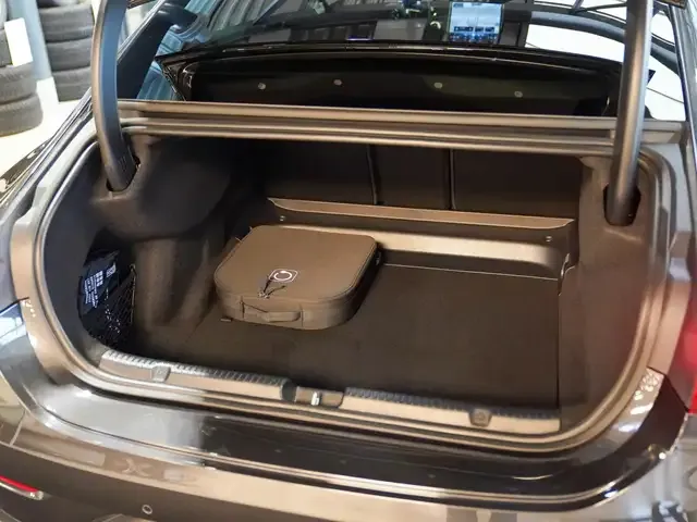 Mercedes-Benz EQE 300