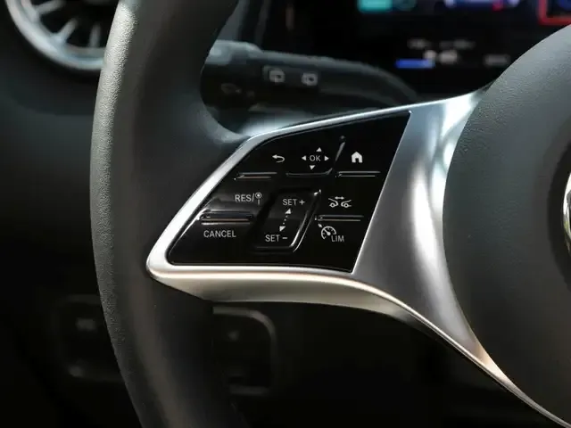 Mercedes-Benz EQB 350