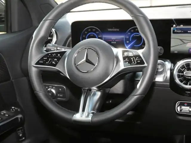 Mercedes-Benz EQB 350