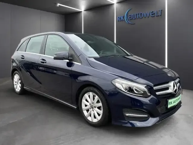 Mercedes-Benz B 180
