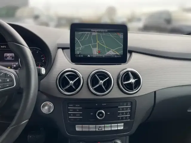 Mercedes-Benz B 180