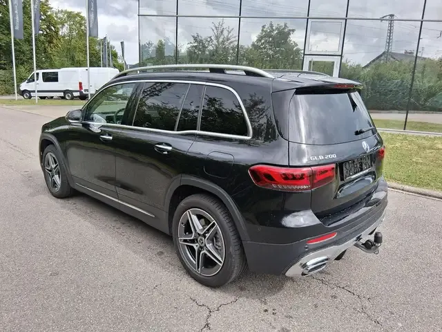 Mercedes-Benz GLB 200