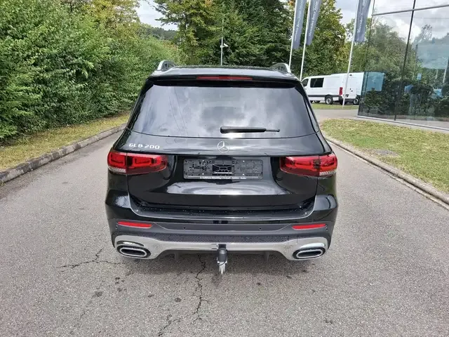 Mercedes-Benz GLB 200