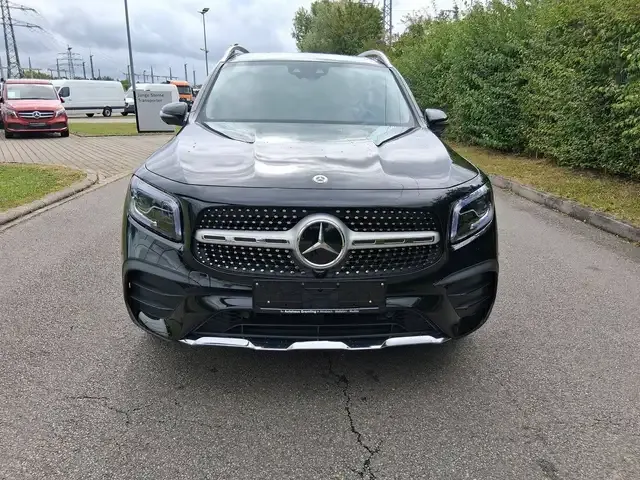 Mercedes-Benz GLB 200