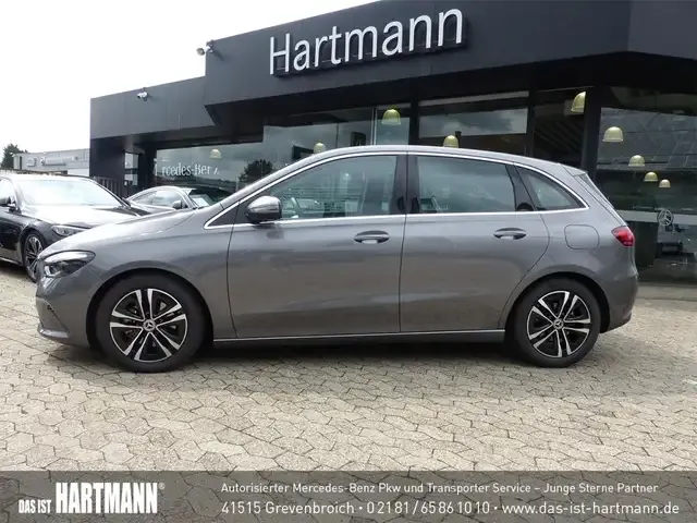 Mercedes-Benz B 180