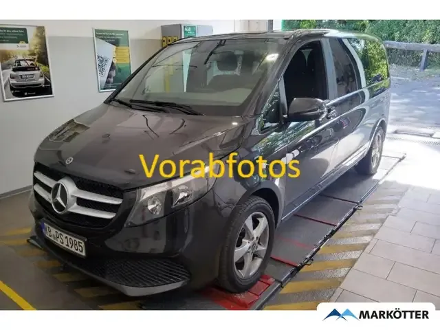Mercedes-Benz V 220