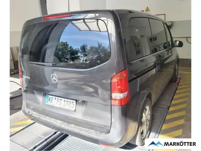 Mercedes-Benz V 220