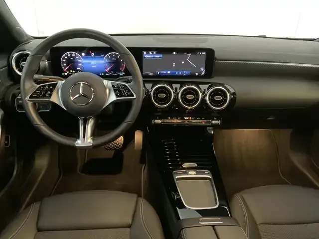 Mercedes-Benz CLA 180
