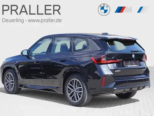BMW iX1