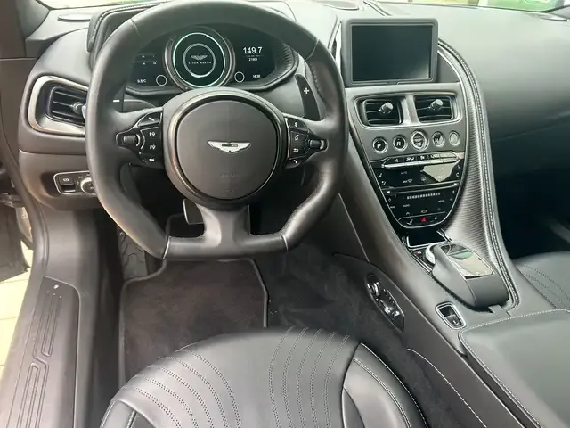 Aston Martin DB11