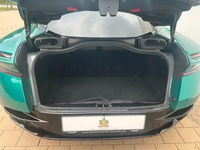 Aston Martin DB11
