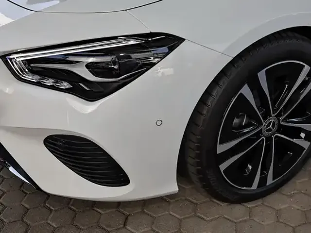 Mercedes-Benz CLA 180