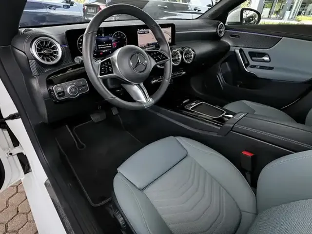 Mercedes-Benz CLA 180