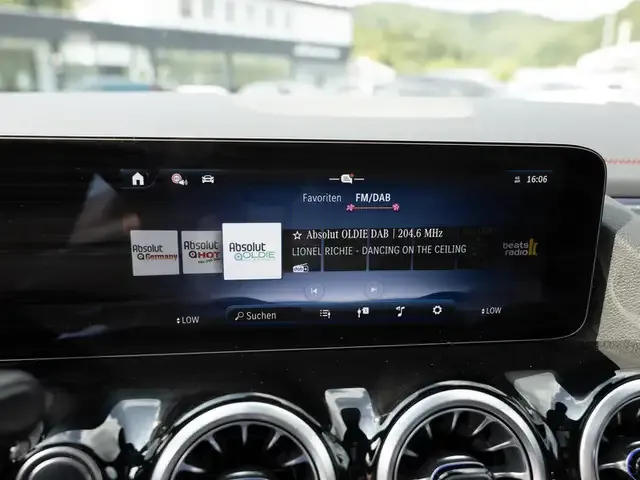 Mercedes-Benz EQA 300