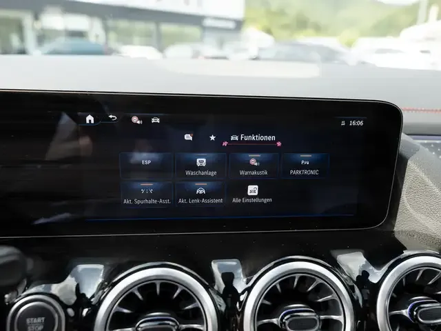 Mercedes-Benz EQA 300