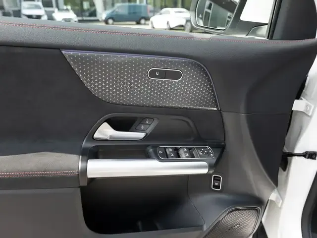 Mercedes-Benz EQA 300