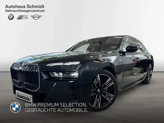 BMW i7