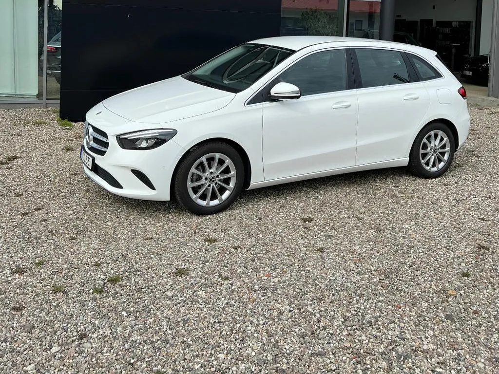 Mercedes-Benz B 180