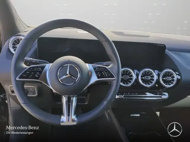 Mercedes-Benz EQA 300