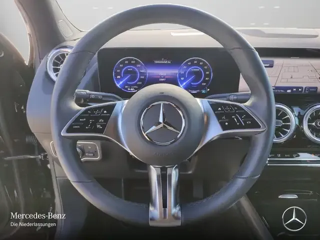 Mercedes-Benz EQA 300