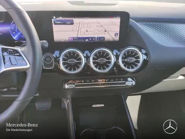 Mercedes-Benz EQA 300
