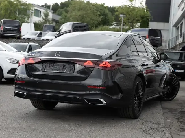 Mercedes-Benz E 220