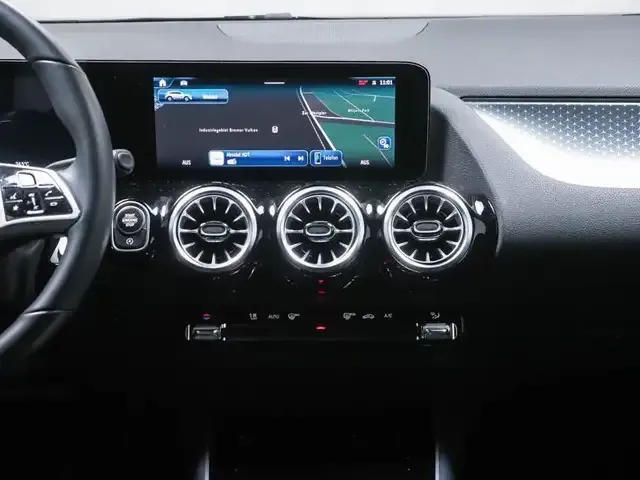 Mercedes-Benz GLA 220
