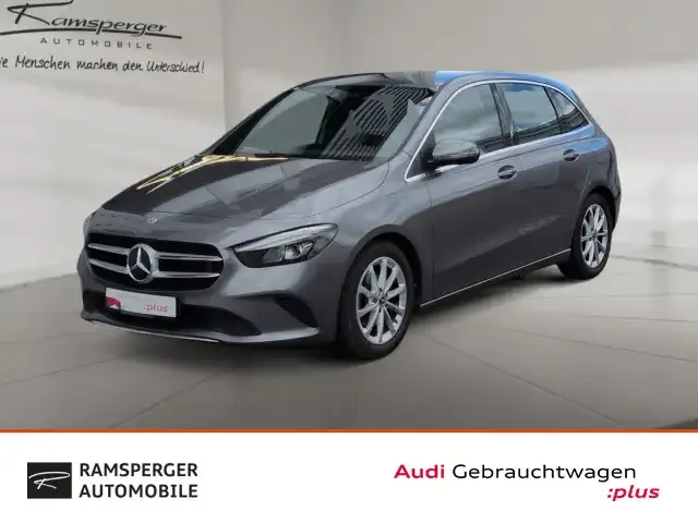 Mercedes-Benz B 180
