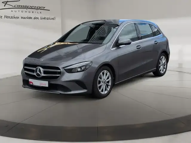 Mercedes-Benz B 180