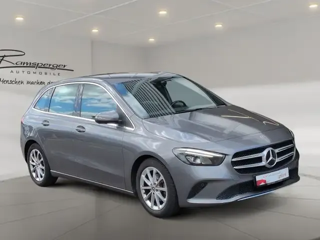Mercedes-Benz B 180