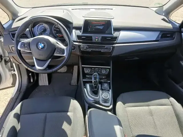 BMW 218