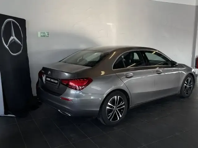 Mercedes-Benz A 220