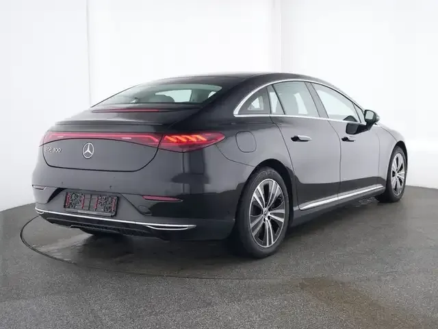 Mercedes-Benz EQE 300
