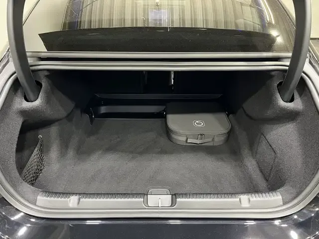 Mercedes-Benz EQE 300