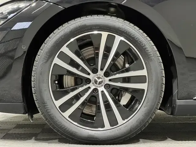 Mercedes-Benz EQE 300