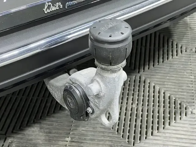 Mercedes-Benz EQE 300