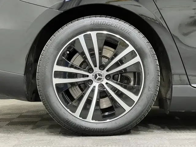 Mercedes-Benz EQE 300