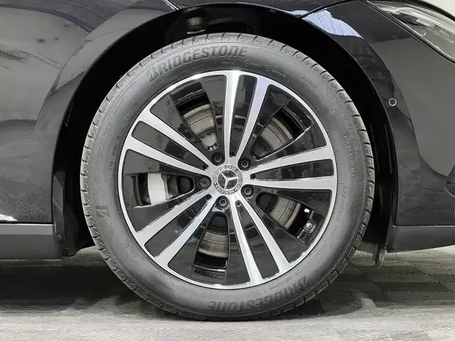 Mercedes-Benz EQE 300