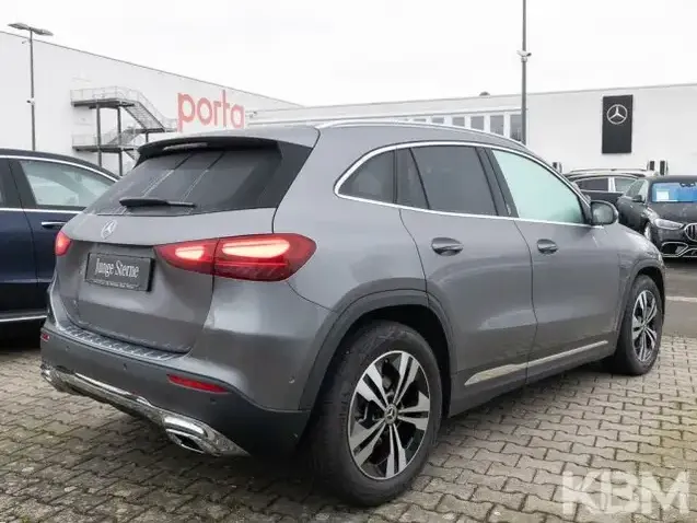 Mercedes-Benz GLA 180
