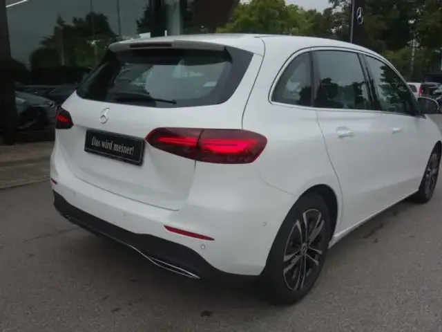 Mercedes-Benz B 200